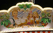 neu sind auch die Bilder oben am Rand des Weißbbierkarussells von Fahrenschon auf dem Oktoberfest (©Foto: Martin Schmitz)